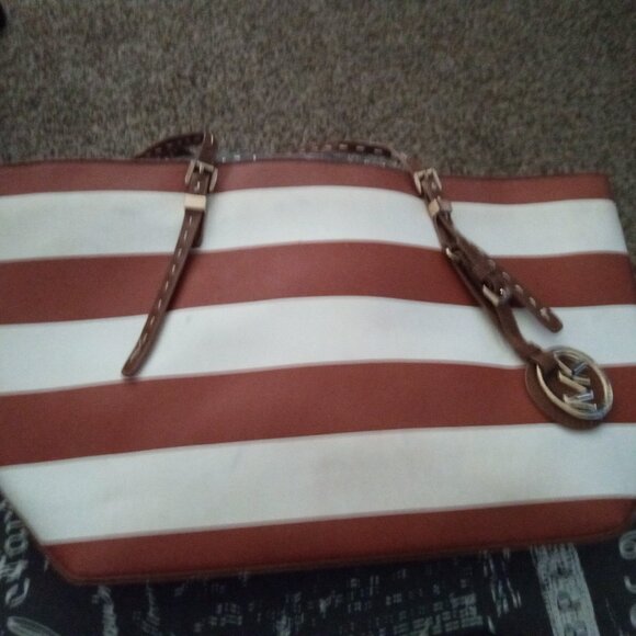 Micheal  Kores Purse please read.Final price pls can' tafford any more discount - Picture 2 of 16